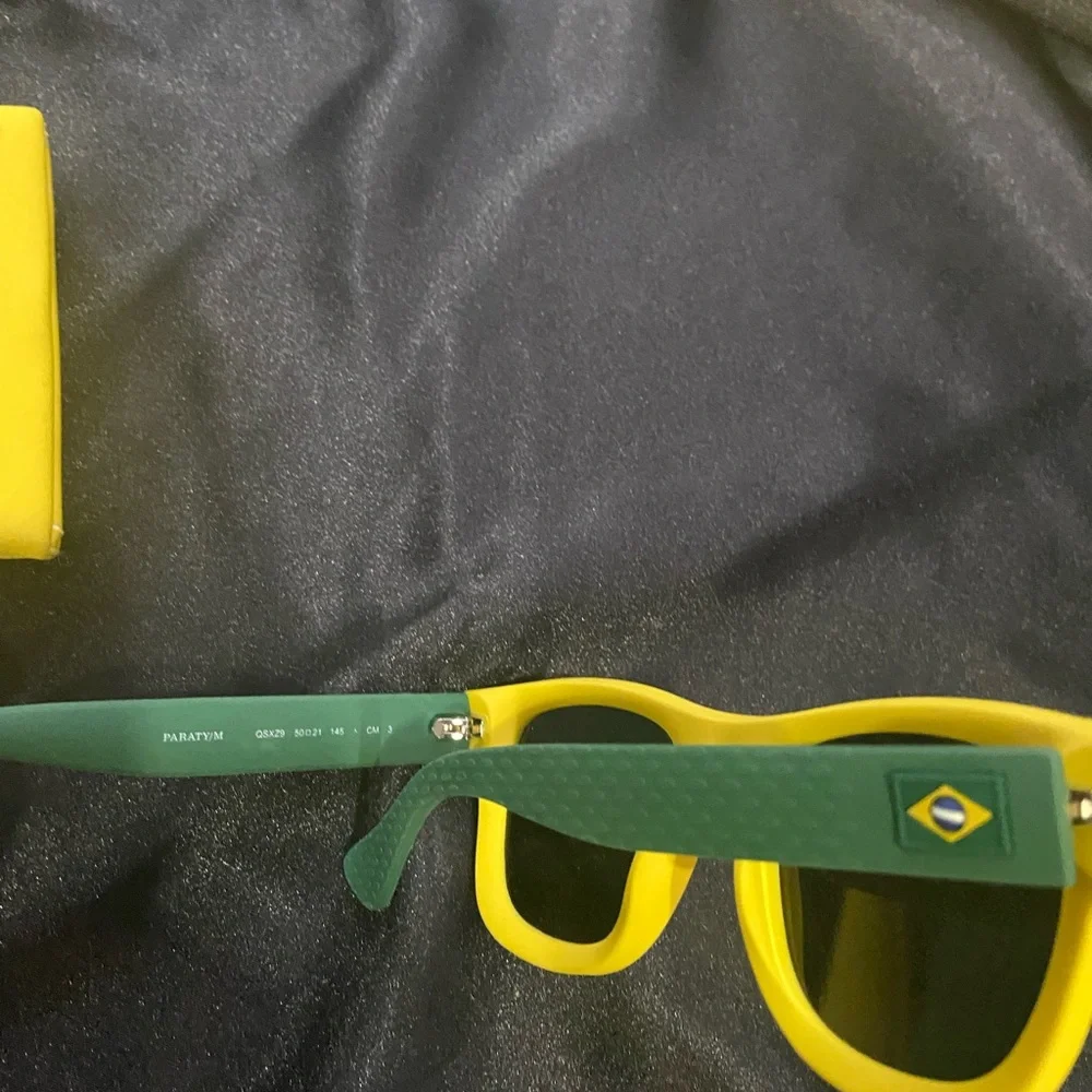 Unisex Havaianas sunglasses. Gift it or for yourself (New never worn No tags